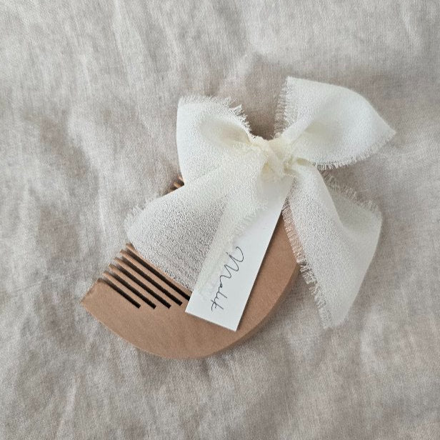 Houten kammetje met chiffonlint